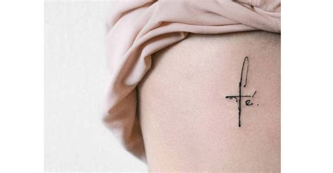 42 Ideas de Tatuajes de Fe y sus Significados (Hombre/Mujer)